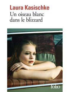 Un oiseau blanc dans le blizzard