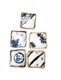 Petites assiettes carrees motifs differents